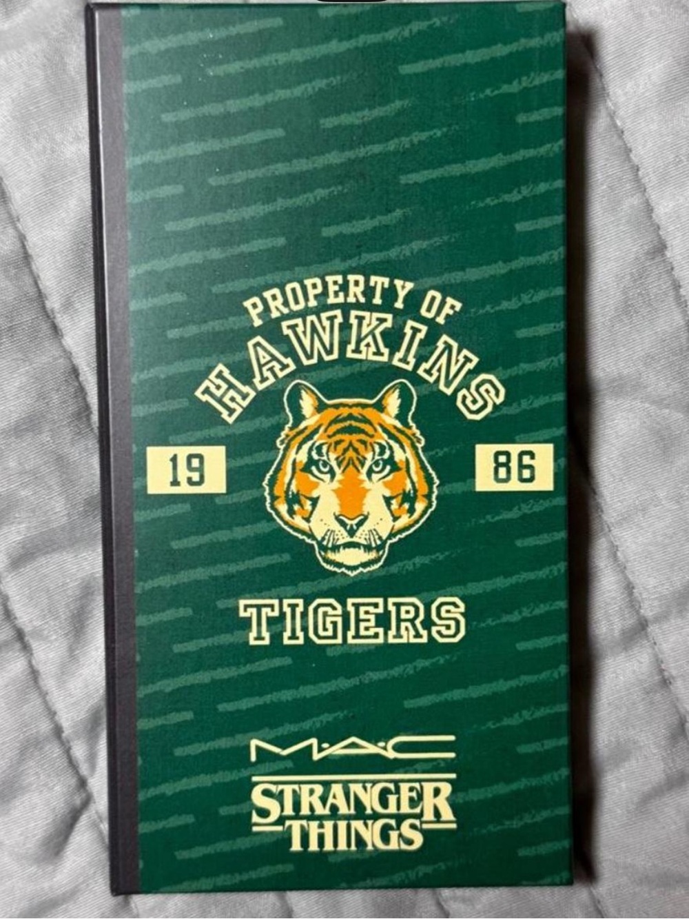 MAC x Stranger Things Hawkins Tigers Eyeshadow Palette - Green